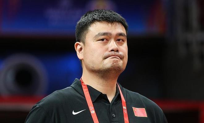 李沂泽年龄虚假门时间线:热身赛超神引网友质疑 篮协总局介入调查