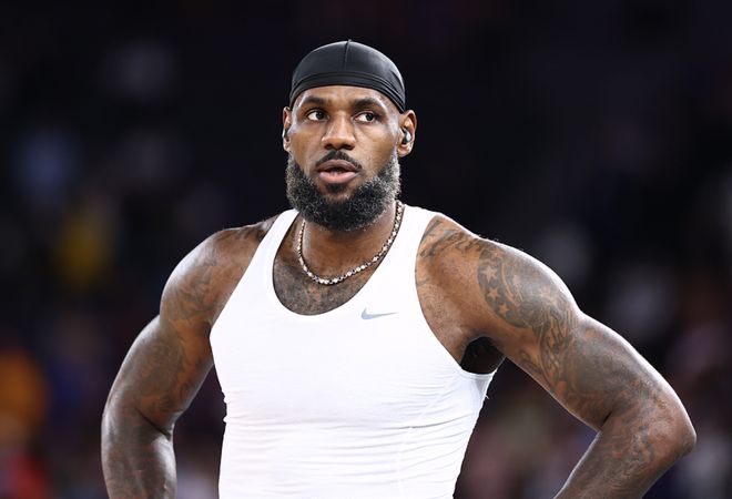 NBA 传闻：火箭可能从湖人手中挖走马库斯·斯马特