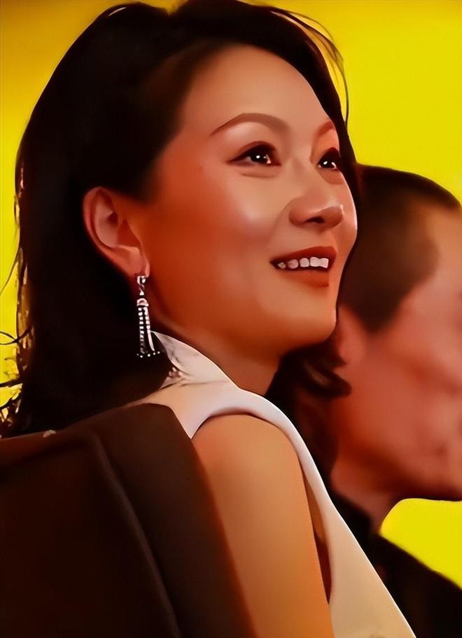 提前对话?英挪大战的看台上几名阿根廷球迷和英格兰球迷大打出手
