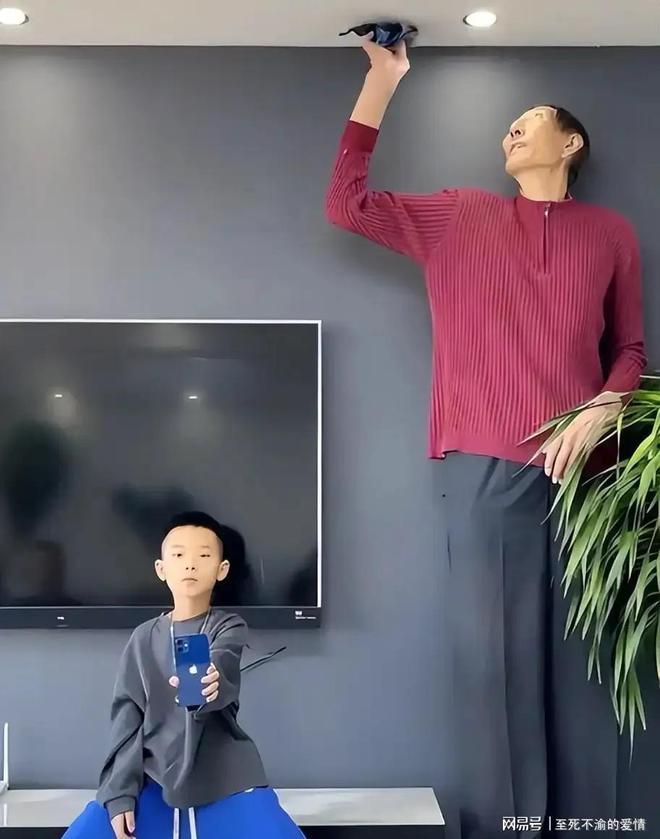 一句“走个面儿”!《抓特务》票房走没了!