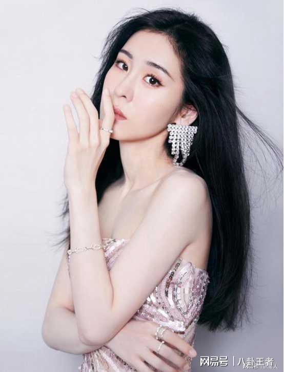 杨瀚森夏联首战12+9+4!上演突破劈扣+投中2记三分