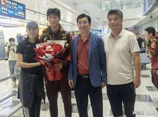 央视新闻发文祝贺中国男篮:小伙子们好样的,赞!