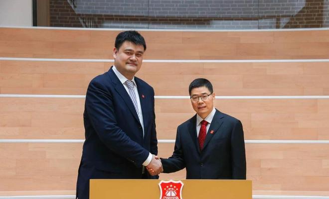 李沂泽年龄虚假门时间线:热身赛超神引网友质疑 篮协总局介入调查